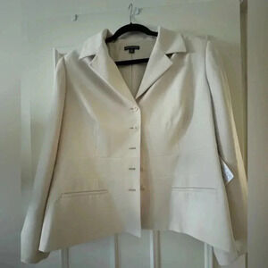 Pamela Dennis Cream Jacket .  Size 22 BNWT
